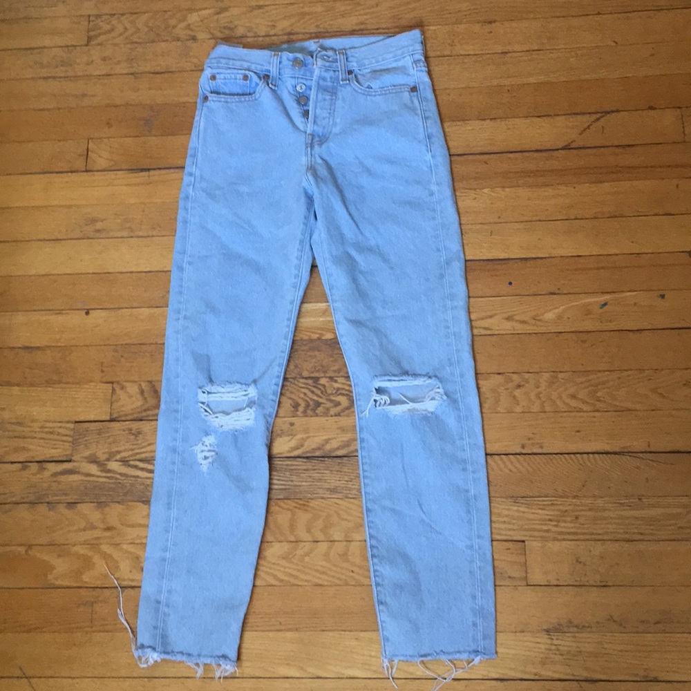 Levi light wash jeans